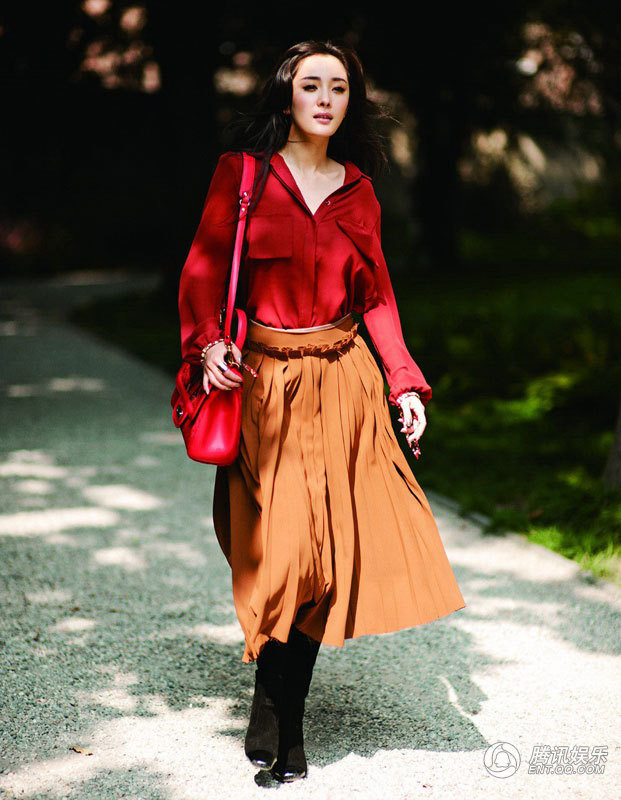 Theo ước tính mới đây, cát-xê quảng cáo của người đẹp vào khoảng 3 triệu NDT, tức là gấp 10 lần với khi cô chưa nổi tiếng, và bằng số tiền mà đàn chị Triệu Vy nhận được hiện tại. Theo ước tính mới đây, cát-xê quảng cáo của người đẹp vào khoảng 3 triệu NDT, tức là gấp 10 lần với khi cô chưa nổi tiếng, và bằng số tiền mà đàn chị Triệu Vy nhận được hiện tại.