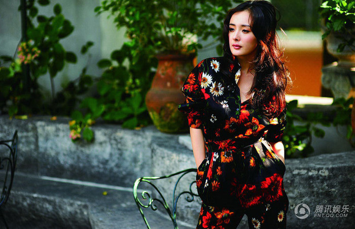 Sau thành công của Cung tỏa tâm ngọc, Dương Mịch trở thành cái tên hot của làng giải trí Hoa ngữ. Không chỉ nhận được nhiều lời mời từ các đạo diễn danh tiếng, nữ diễn viên sinh năm 1986 còn có được những hợp đồng quảng cáo, chụp hình giá trị. Sau thành công của Cung tỏa tâm ngọc, Dương Mịch trở thành cái tên hot của làng giải trí Hoa ngữ. Không chỉ nhận được nhiều lời mời từ các đạo diễn danh tiếng, nữ diễn viên sinh năm 1986 còn có được những hợp đồng quảng cáo, chụp hình giá trị.