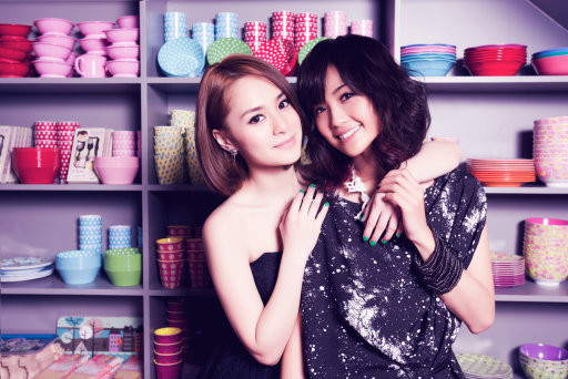 Những tháng ngày suốt 10 năm qua, đã khiến cho những cô gái ngây thơ, hồn nhiên năm nào, được trải nghiệm để trưởng thành hơn, tràn đầy dũng khí và năng lượng. Những tháng ngày suốt 10 năm qua, đã khiến cho những cô gái ngây thơ, hồn nhiên năm nào, được trải nghiệm để trưởng thành hơn, tràn đầy dũng khí và năng lượng.