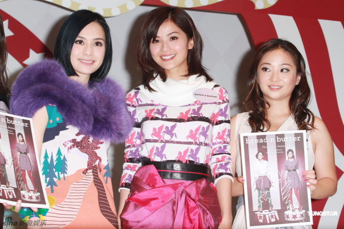 Chung Hân Đồng cho rằng sự lạc quan của cô bạn thân ảnh hưởng đến bản thân :"Tôi cảm thấy cô ấy lúc nào cũng rất vui vẻ, lúc tôi mới quen cô ấy, tôi rất ít nói chuyện, không biết làm thế nào để cười, không biết làm cách nào đối diện với nụ cười của người khác, là cô ấy cho tôi biết cách mở rộng lòng mình hơn, nói nhiều hơn, cười để chào mọi người" Chung Hân Đồng cho rằng sự lạc quan của cô bạn thân ảnh hưởng đến bản thân :"Tôi cảm thấy cô ấy lúc nào cũng rất vui vẻ, lúc tôi mới quen cô ấy, tôi rất ít nói chuyện, không biết làm thế nào để cười, không biết làm cách nào đối diện với nụ cười của người khác, là cô ấy cho tôi biết cách mở rộng lòng mình hơn, nói nhiều hơn, cười để chào mọi người"