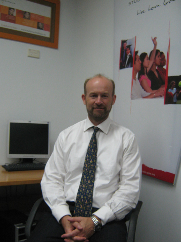 Ông Allaster Cox – nguyên Đại sứ đặc mệnh toàn quyền của Australia tại Việt Nam. Ông Allaster Cox – nguyên Đại sứ đặc mệnh toàn quyền của Australia tại Việt Nam.