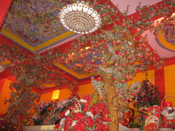 Sự xa hoa của đền "Mẫu" The thể hiện cả ở cấu trúc bên trong