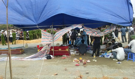 Cảnh khám nghiệm tử thi