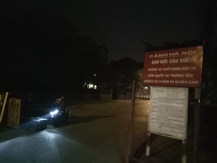 Nhiều phương tiện qua lại vào dễ bị va quệt dễ dẫn đến những vụ tai nạn thương tâm. Ảnh: Trực Ngôn. Nhiều phương tiện qua lại vào dễ bị va quệt dễ dẫn đến những vụ tai nạn thương tâm. Ảnh: Trực Ngôn.