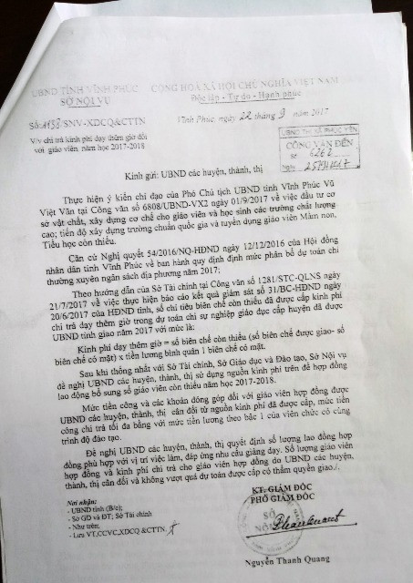 Công văn số 1138 của Sở Nội vụ tỉnh Vĩnh Phúc về việc chi trả kinh phí dạy thêm giờ đối với giáo viên năm học 2017 - 2018. Ảnh: Trực Ngôn. Công văn số 1138 của Sở Nội vụ tỉnh Vĩnh Phúc về việc chi trả kinh phí dạy thêm giờ đối với giáo viên năm học 2017 - 2018. Ảnh: Trực Ngôn.