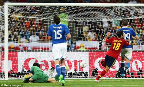 Jordi Alba nâng tỷ số lên 2-0 cho TBN trước giờ giải lao Jordi Alba nâng tỷ số lên 2-0 cho TBN trước giờ giải lao