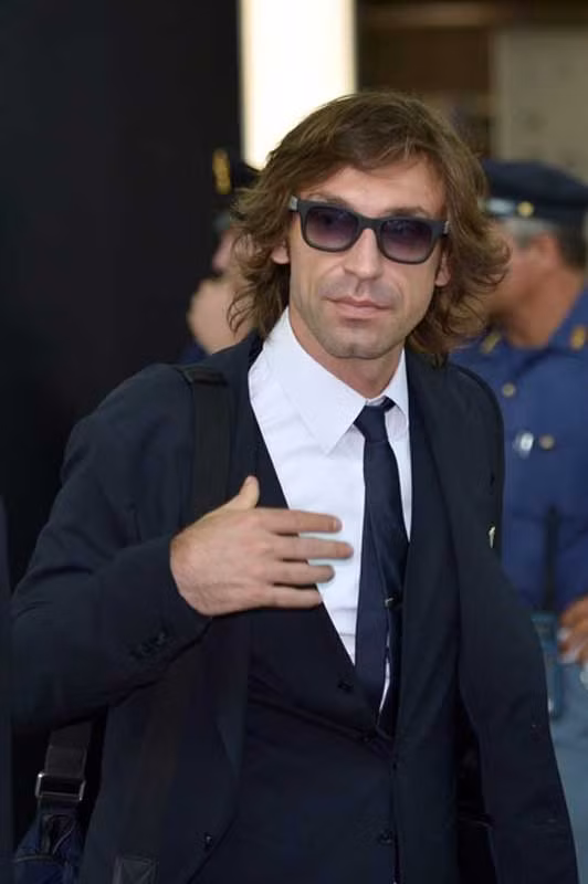 Andrea Pirlo trong cặp kính râm thời trang