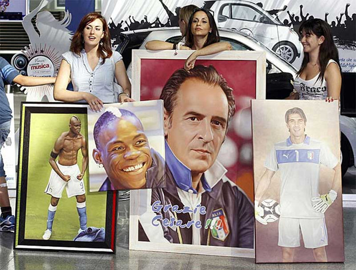 Tại Rome, các CĐV đã sẵn sàng chào đón đội tuyển Ý trở về, những người mà họ coi là anh hùng bất chấp thất bại tại Kiev Tại Rome, các CĐV đã sẵn sàng chào đón đội tuyển Ý trở về, những người mà họ coi là anh hùng bất chấp thất bại tại Kiev