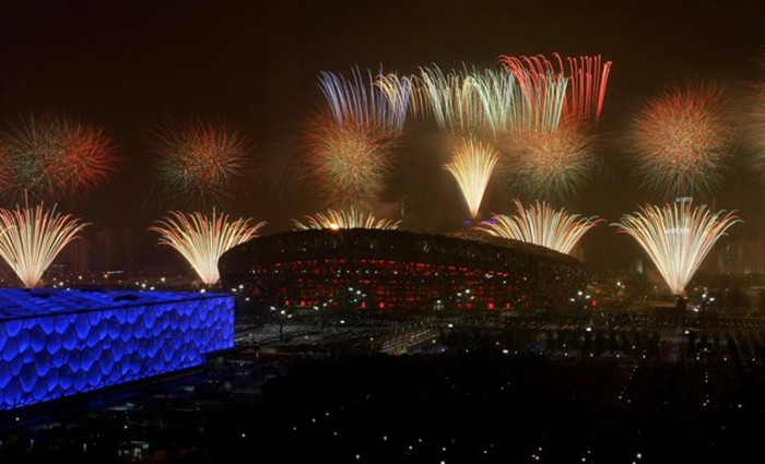 Màn pháo hoa đặc sắc tại sân Tổ Chim. Màn pháo hoa đặc sắc tại sân Tổ Chim.