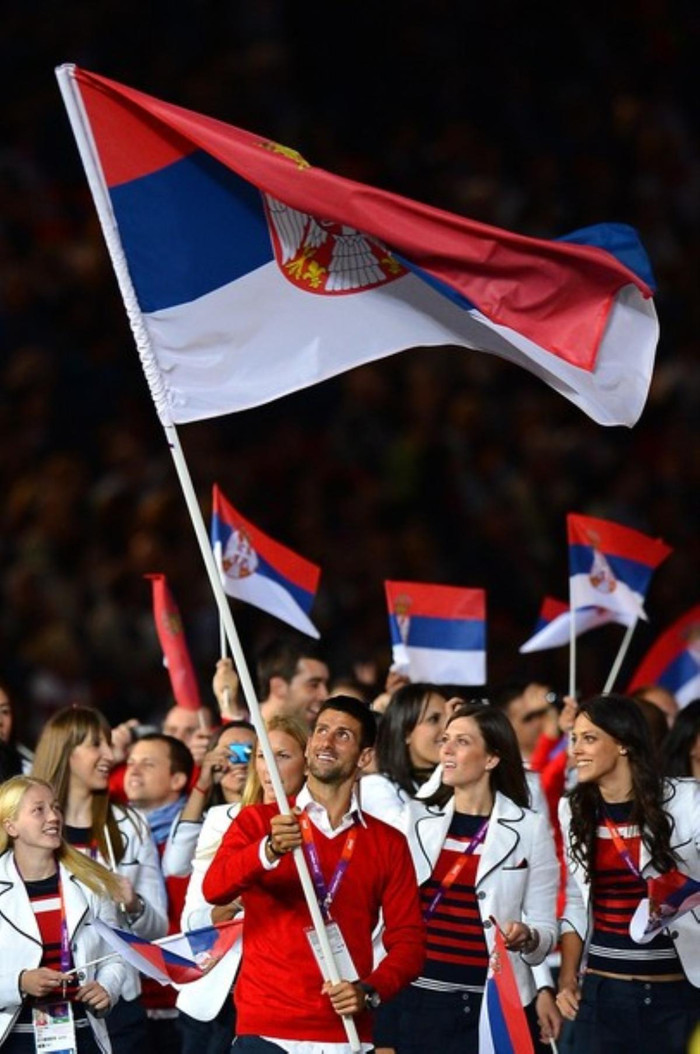 Novak Djokovic dẫn đầu đoàn Serbia. Novak Djokovic dẫn đầu đoàn Serbia.