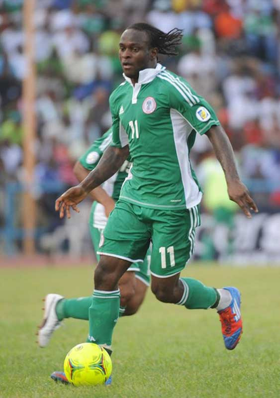 8. Chelsea tăng giá mua Victor Moses: Do phía Wigan vẫn chưa đồng ý với mức phí chuyển nhượng khoảng 8 triệu mà Chelsea đề nghị cho chân sút người Nigeria, Victor Moses, phía đội bóng Tây London quyết định tăng thêm 2 triệu để nhận được cái gật đầu của đội bóng ngoại ô Manchester.