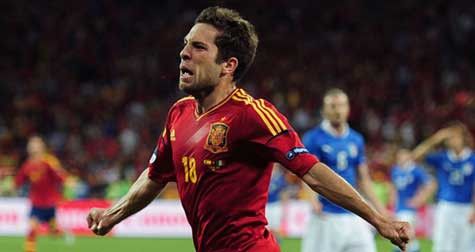 Jordi Alba giờ đã có cúp để xứng tầm với các đồng đội