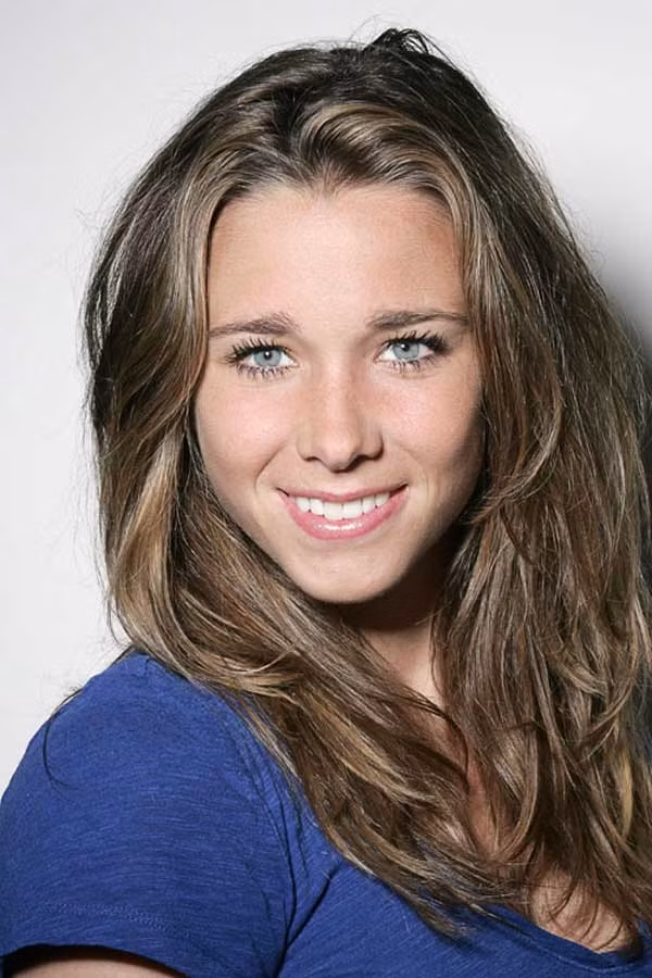 Dù là VĐV hockey nhưng Ellen Hoog đầu tư nhiều thời gian vào việc học tại trường Đại học Quản lý Thông tin và Truyền thông Amsterdam. Cô đôi khi làm mẫu cho các tạp chí, thậm chí còn là nhiếp ảnh gia cho một tạp chí thời trang tại Amsterdam