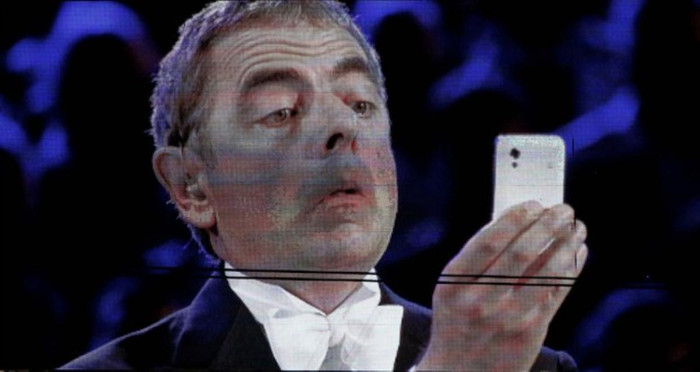 Mr. Bean trên màn hình lớn của sân Olympic. Mr. Bean trên màn hình lớn của sân Olympic.