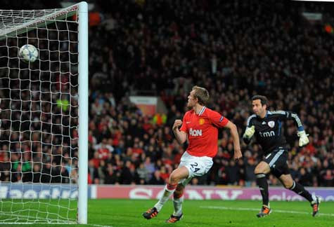 Nếu phải chấm dứt sự nghiệp, Fletcher làm điều đó đầy phong cách: Ghi bàn tại Old Trafford sau khi đạt cột mốc 300 trận cho Man Utd Nếu phải chấm dứt sự nghiệp, Fletcher làm điều đó đầy phong cách: Ghi bàn tại Old Trafford sau khi đạt cột mốc 300 trận cho Man Utd