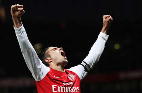 Van Persie nghĩ Arsenal thiếu tham vọng, nhưng những đội nhiều tham vọng thì chưa ngó ngàng gì tới anh Van Persie nghĩ Arsenal thiếu tham vọng, nhưng những đội nhiều tham vọng thì chưa ngó ngàng gì tới anh