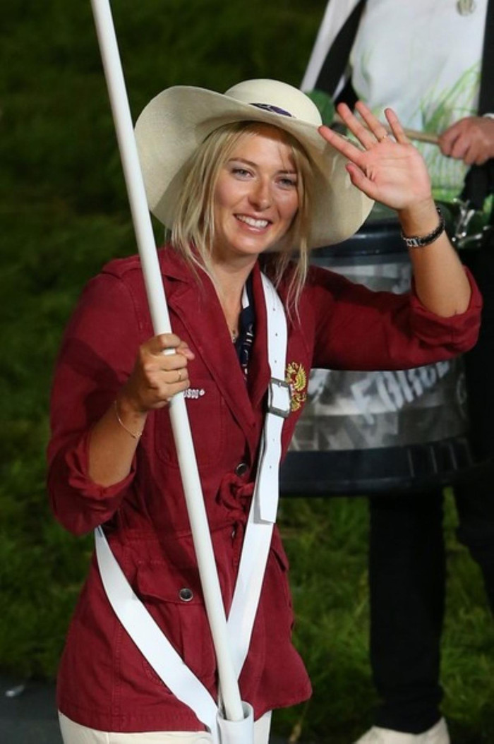 Maria Sharapova dẫn đầu đoàn Nga. Maria Sharapova dẫn đầu đoàn Nga.