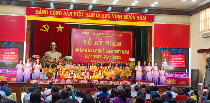 Tiết mục văn nghệ mừng Ngày Nhà giáo Việt Nam của Trường Tiểu học Quang Trung (Vũng Tàu)