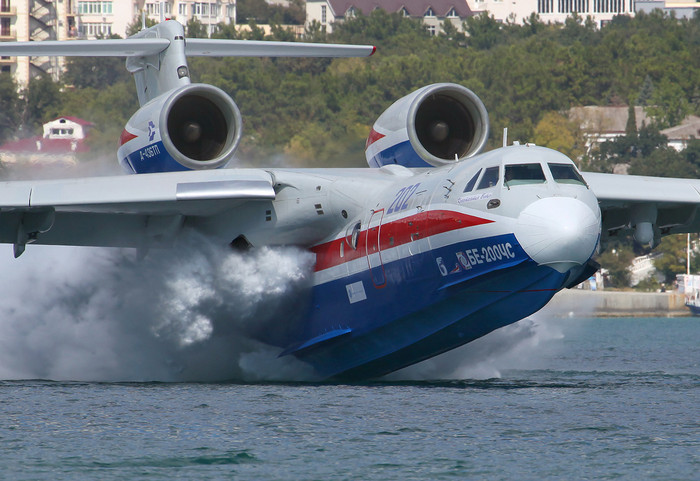 Hiện nay, 7 thủy phi cơ Be-200ES đang phục vụ trong biên chế của Bộ tình trạng khẩn cấp Nga. Trong tháng 11/2011 Bộ Quốc phòng Nga cũng có ý định mua 8 máy bay loại này.