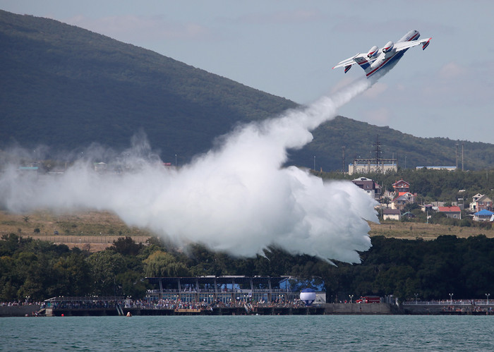 Tại triển lãm, Be-200ChS đã có màn trình diễn bay ở các độ cao khác nhau: 3.000 m, 6.000 m và 9.000 m.