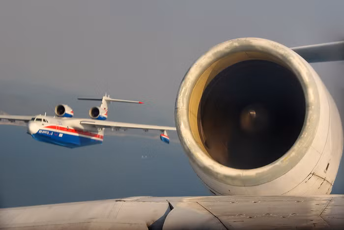 Thủy phi cơ Be-200ChS trình diễn tại triển lãm Hydro-avia-salon 2012.