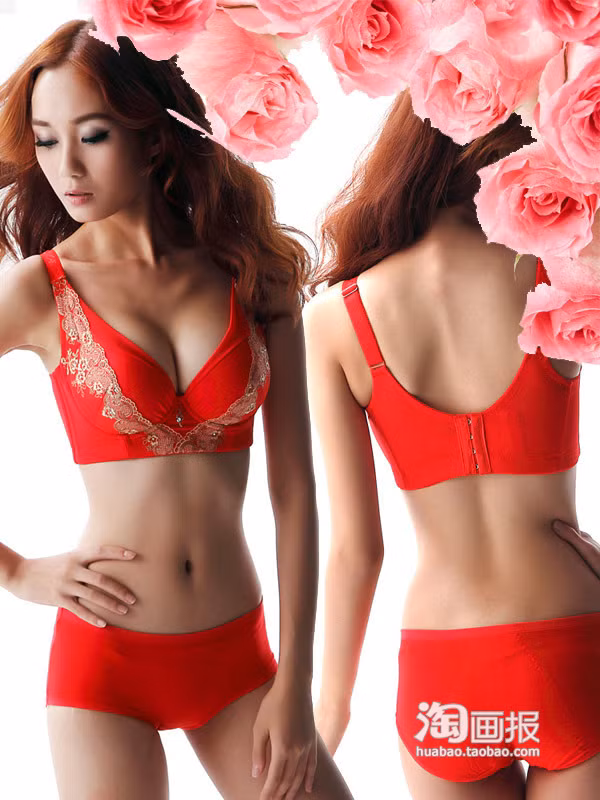 Màu đỏ nóng bỏng và cuốn hút, ôm trọn vòng một và vòng 3, đồng thời làm nổi bật vòng 2 thon thả càng thêm phần mê hoặc.. Xem thêm: Những mẫu váy ngắn/ quần Jeans/ Quần sooc/ Áo sơ mi