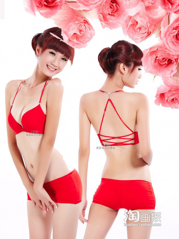 Thiết kế dây áo rất mới, thời trang và phong cách cho nội y sắc đỏ nóng bỏng, cho một mùa hè gợi cảm, nhưng không quá lộ liễu, thoải mái mà không sợ dây áo bị trễ xuống bên vai. Xem thêm: Những mẫu váy ngắn/ quần Jeans/ Quần sooc/ Áo sơ mi Thiết kế dây áo rất mới, thời trang và phong cách cho nội y sắc đỏ nóng bỏng, cho một mùa hè gợi cảm, nhưng không quá lộ liễu, thoải mái mà không sợ dây áo bị trễ xuống bên vai. Xem thêm: Những mẫu váy ngắn/ quần Jeans/ Quần sooc/ Áo sơ mi