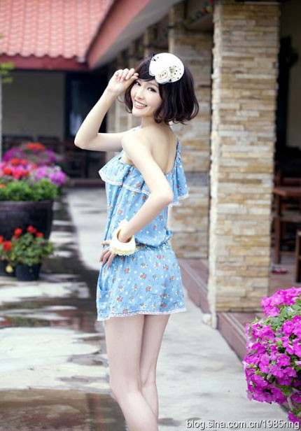 Hoặc mặc những bộ đồ liền thân không bó eo cũng giúp Đường Yên trông đầy đặn hơn. Xem thêm: Sao Hoa ngữ/ Sao Hàn/ Sao Việt/ Sao Hollywood Hoặc mặc những bộ đồ liền thân không bó eo cũng giúp Đường Yên trông đầy đặn hơn. Xem thêm: Sao Hoa ngữ/ Sao Hàn/ Sao Việt/ Sao Hollywood