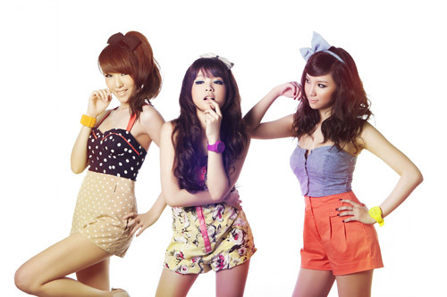 Sau một thời gian ra mắt, nhóm nhạc Bsily của Huyền Baby, Hạnh Sino, Hương Ly Emily khá bận rộn với lịch luyện tập và đi diễn.