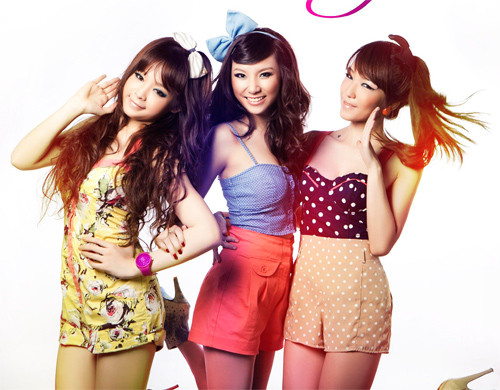 Emily cho biết: "Thú thật là chúng em đang rất sung vì trước mắt còn rất nhiều việc phải làm để chứng tỏ khả năng và thực lực của nhóm".