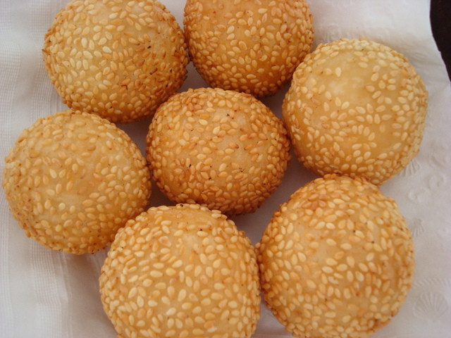 9. Bánh rán: Bánh rán cũng là thực phẩm chứa quá nhiều đường và mỡ không có lợi cho hoạt động của cơ thể trong cả ngày cũng như giúp tăng cân nhanh chóng. 9. Bánh rán: Bánh rán cũng là thực phẩm chứa quá nhiều đường và mỡ không có lợi cho hoạt động của cơ thể trong cả ngày cũng như giúp tăng cân nhanh chóng.