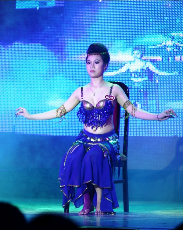 Cùng nhiều tiết mục thi tài năng khác...