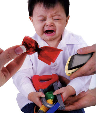 Cưng chiều hết mực chỉ khiến vị trí "độc tôn" của những đứa trẻ "con một" tăng lên. (Ảnh minh hoạ) Mô tả ảnh.