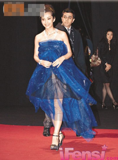 Lý Băng Băng vừa xẻ cao vừa "xuyên thấu" táo bạo