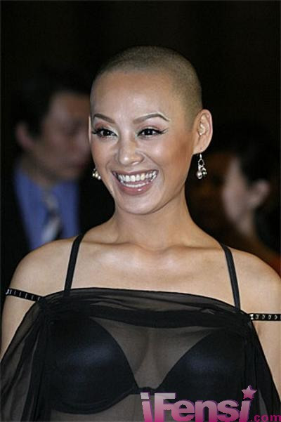 Fans quá sốc với hình ảnh táo bạo này của Ninh Tịnh