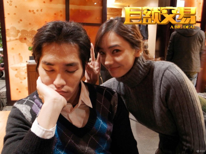 Hai diễn viên chính trên phim trường Hai diễn viên chính trên phim trường