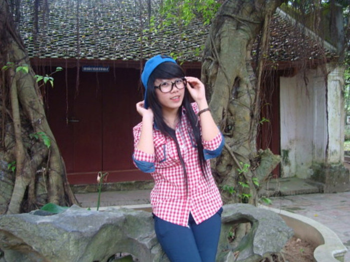 Khánh Diễm là người vui vẻ,hoà đồng,thích du lịch,shopping và mọi hoạt động tập thể.