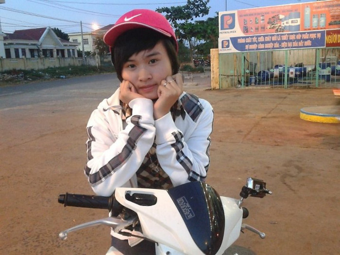 Kim Anh được các bạn đánh giá là người vui tính và hòa đồng, ham học hỏi Kim Anh được các bạn đánh giá là người vui tính và hòa đồng, ham học hỏi