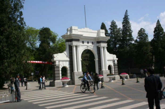 Theo thống kê, hiện trường đã có gần 2000 sinh viên quốc tế đến từ hơn 70 quốc gia, chủ yếu các lưu học sinh tham gia các ngành học như: Kỹ thuật, Y khoa, Kinh tế, Kiến trúc, Nghệ thuật, Quản lý. Theo thống kê, hiện trường đã có gần 2000 sinh viên quốc tế đến từ hơn 70 quốc gia, chủ yếu các lưu học sinh tham gia các ngành học như: Kỹ thuật, Y khoa, Kinh tế, Kiến trúc, Nghệ thuật, Quản lý.