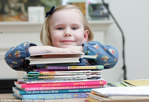 Chỉ số thông minh của Heidi là 159, chỉ kém 2 nhà thiên tài là Alber Einstein và Stephen Hawking 1 điểm Chỉ số thông minh của Heidi là 159, chỉ kém 2 nhà thiên tài là Alber Einstein và Stephen Hawking 1 điểm