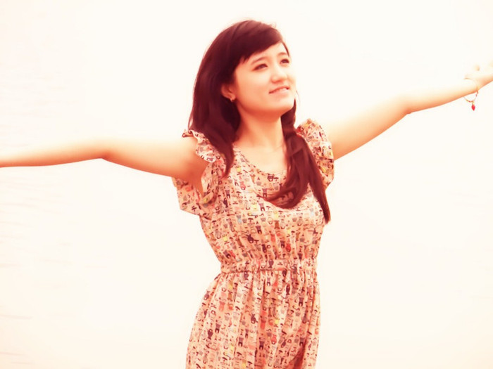 Mai Hương quan niệm: "Con người ai sinh ra cũng có những nét đẹp riêng, có những người thoạt nhìn không thấy đẹp nhưng khi tiếp xúc với họ ta có cảm giác yêu thương, cảm giác hạnh phúc và khi đó ta thấy họ thật tuyệt vời. Khi yêu cũng vậy con người ta nhìn cái đẹp theo một phương diện khác, ta dễ cảm thông hơn, suy nghĩ sâu sắc và tinh tế hơn về cái đẹp, đôi khi ta nhận ra cái đẹp mà người khác có mở to đôi mắt cũng chưa chắc đã tìm ra".