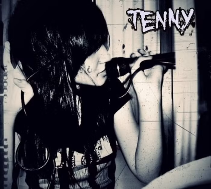 Vì vậy, cô bạn sẽ luôn sống cùng niềm đam mê hát rock của mình và kết hợp nó với lợi thế về tiếng anh Vì vậy, cô bạn sẽ luôn sống cùng niềm đam mê hát rock của mình và kết hợp nó với lợi thế về tiếng anh