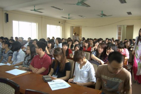Buổi hội thảo thu hút đông đảo sự tham gia của các bạn sinh viên Buổi hội thảo thu hút đông đảo sự tham gia của các bạn sinh viên