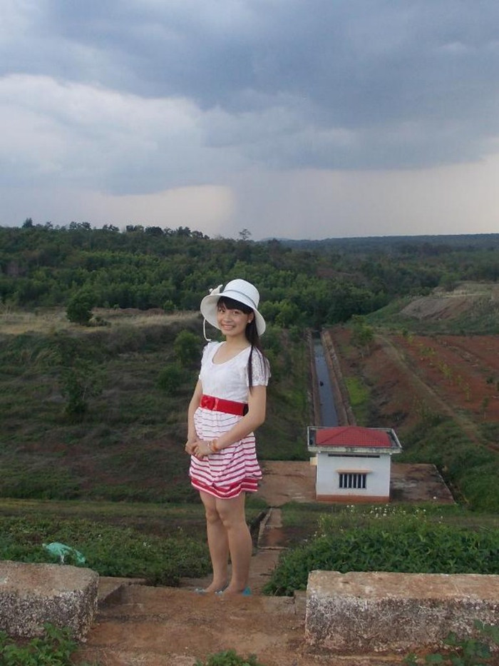 Anh Lương là người hòa đồng, quan tâm đến bạn bè, thích du lịch, shopping, chụp ảnh...