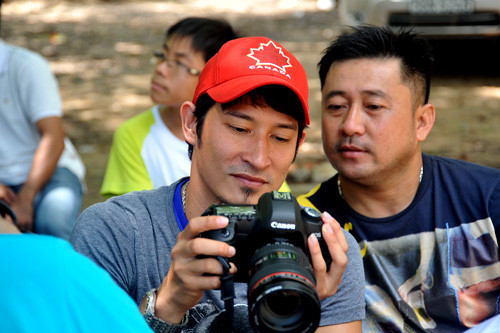 Chụp ảnh cùng Huy Khánh. Chụp ảnh cùng Huy Khánh.