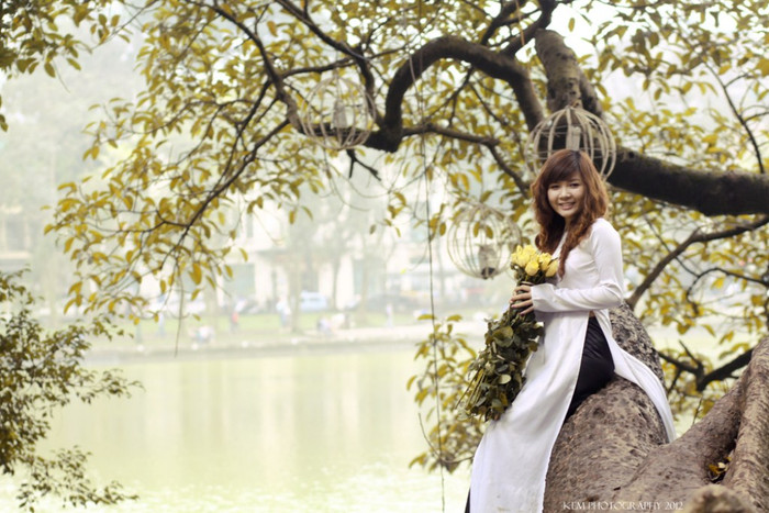 Hải Yến tin rằng, hình ảnh nữ sinh với tà áo dài thướt tha sẽ mãi là một hình ảnh đẹp,là một nét riêng của dân tộc trong lòng mỗi người dân Việt Nam,cũng như bạn bè thế giới. Hải Yến tin rằng, hình ảnh nữ sinh với tà áo dài thướt tha sẽ mãi là một hình ảnh đẹp,là một nét riêng của dân tộc trong lòng mỗi người dân Việt Nam,cũng như bạn bè thế giới.