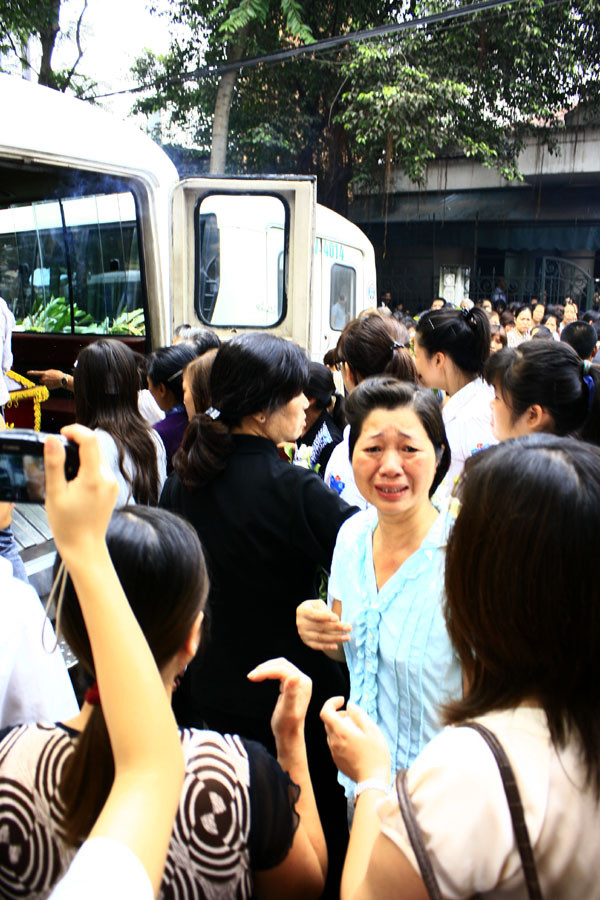 Những giọt nước mắt xót xa thương cho hai cháu trước khi đi về nơi an nghỉ cuối cùng Những giọt nước mắt xót xa thương cho hai cháu trước khi đi về nơi an nghỉ cuối cùng