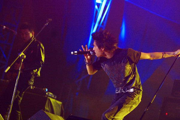 Kết chương trình, Ngũ Cung xuất hiện trong tiếng hò reo cỗ vũ của fan Kết chương trình, Ngũ Cung xuất hiện trong tiếng hò reo cỗ vũ của fan