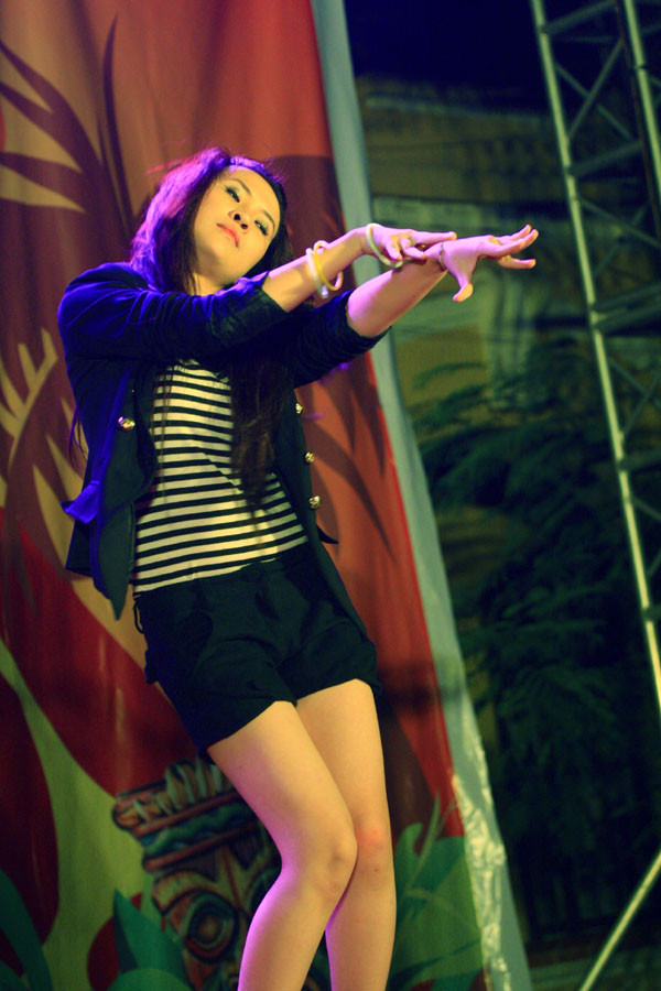 Đến với “Aloha party”, các bạn học sinh có cơ hội được thưởng thức các tiết mục văn nghệ đặc sắc do các bạn học sinh THPT. Phan Đình Phùng biểu diễn