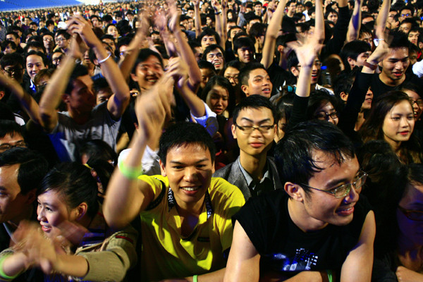 Những tiếng hò reo cổ vũ vang dậy SVĐ Mỹ Đình Những tiếng hò reo cổ vũ vang dậy SVĐ Mỹ Đình